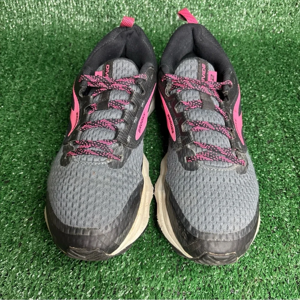 Brooks women divide